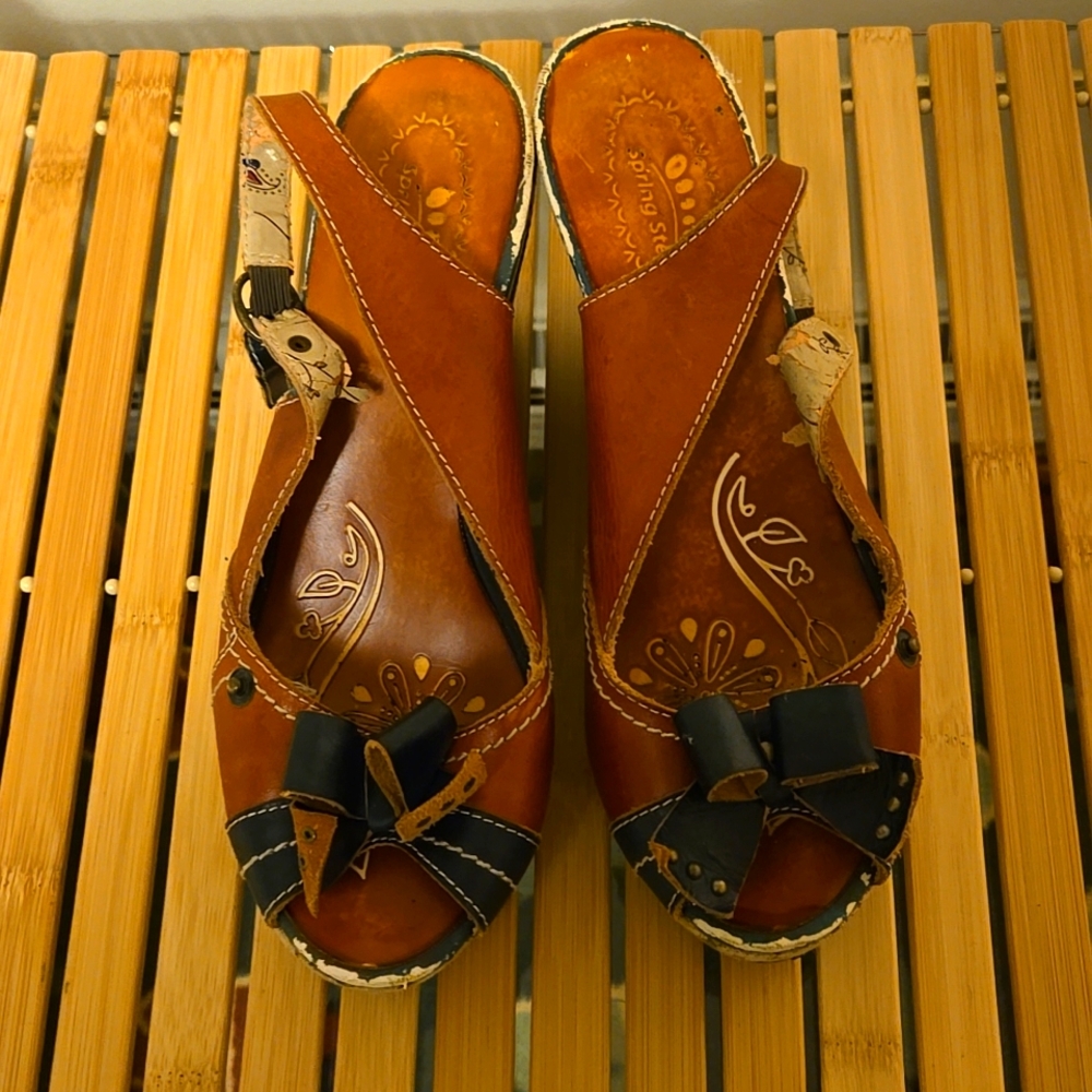 Spring step leather wedges with navy bows - Picture 3 of 7